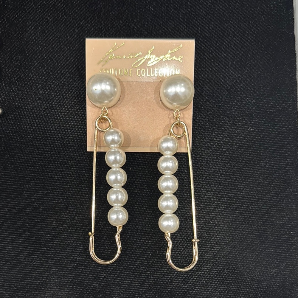 Elegant Gold and Pearl Earrings